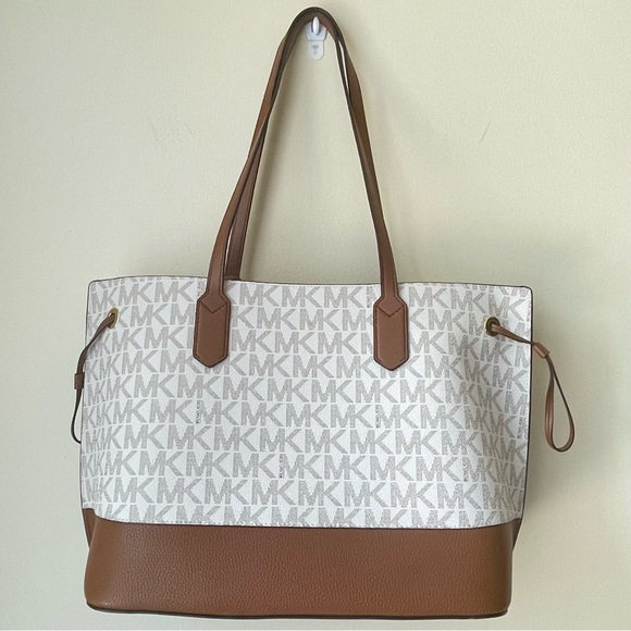 Michael Kors Large Logo Tote Bag - Picture 6 of 10